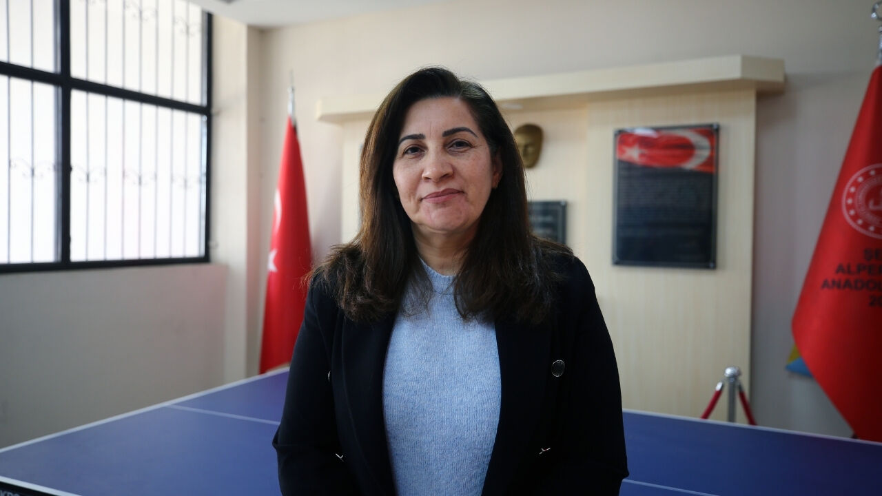 Liselilerle Derse Giren Kedi Pakize Okulun 470'Inci Öğrencisi Oldu (3)