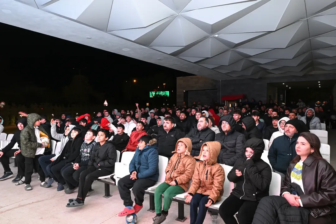 Sarıçam’da Derbi Heyecanı Dev Ekranda Yaşandı (4)