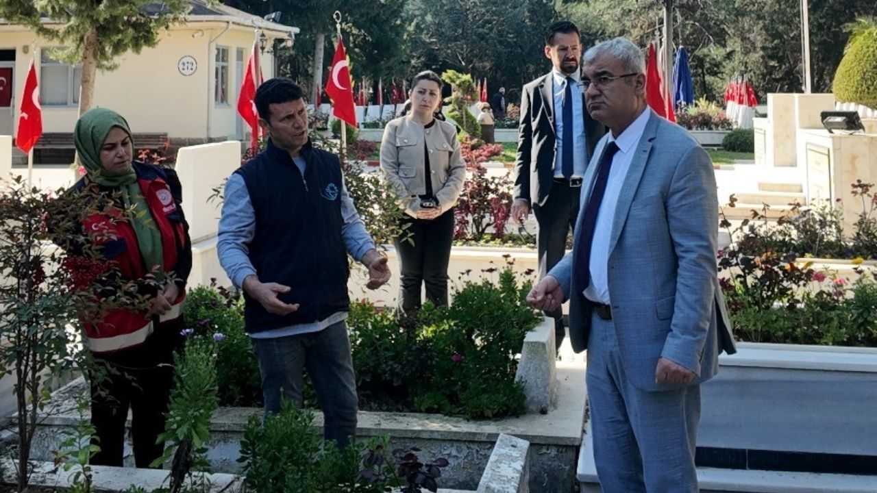 Şehit Kabirlerinde Bakım Ve Temizlik Seferberliği (2)