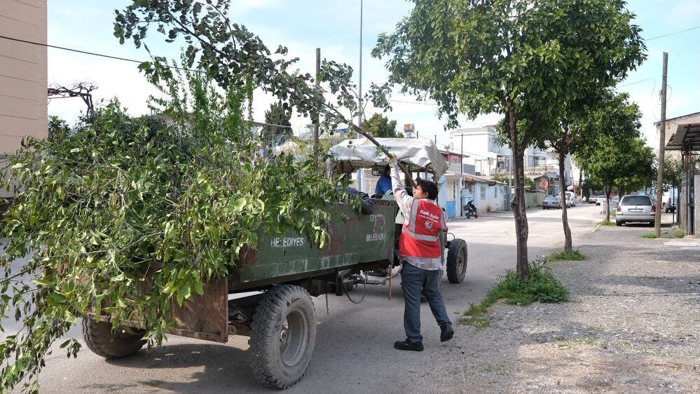 Temizlikte Hız Kesilmiyor Ceyhan Belediyesi Sahada (3)