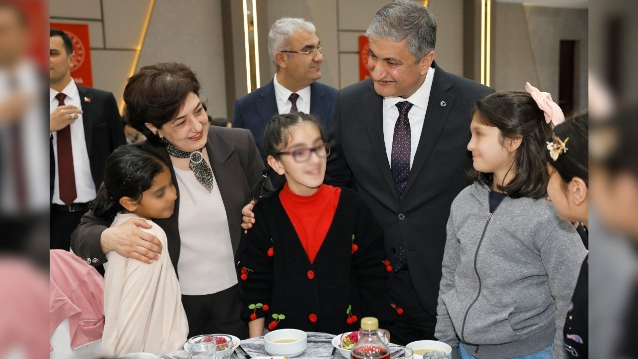 Vali Yavuz, Koruma Altındaki Çocuklarla Iftarda Buluştu