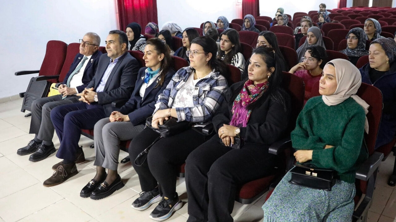 Yüreğir Belediyesi Madde Bağımlılığı Semineri Düzenledi (1)