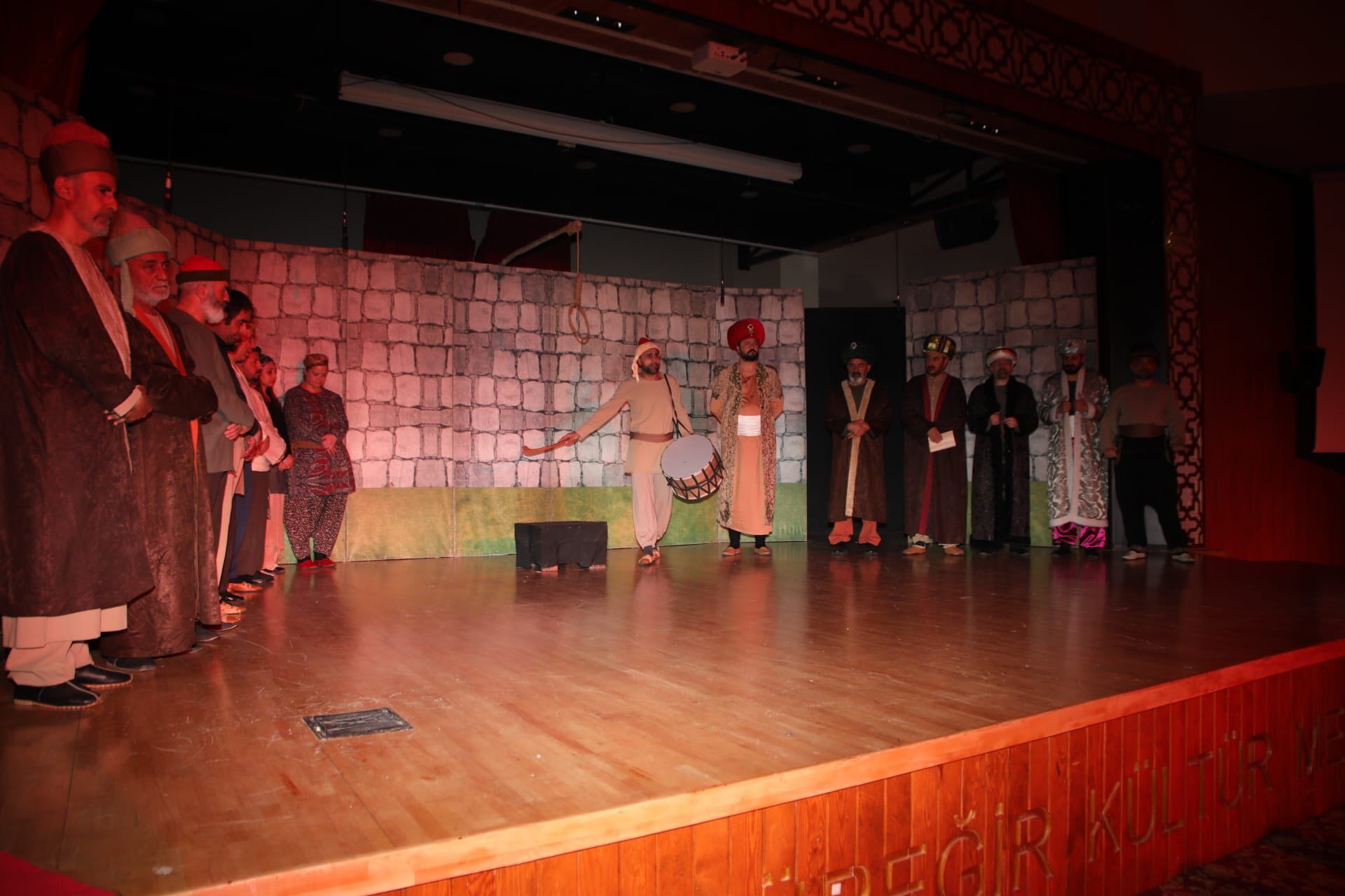 Yüreğir’de Sanat Dolu Gece Pir Sultan Abdal Sahnede (2)