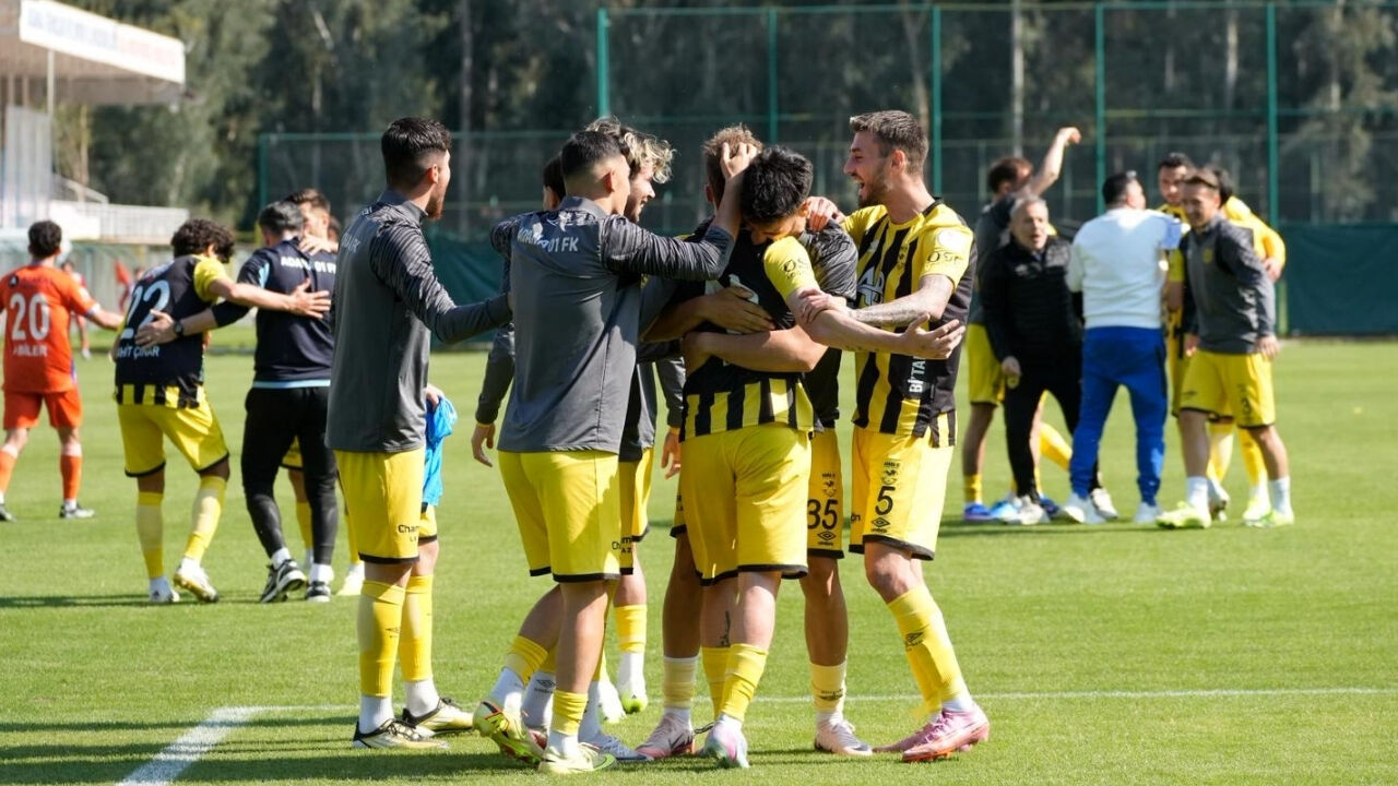 Adana 01 Fk Play Off’u Garantiledi (2)