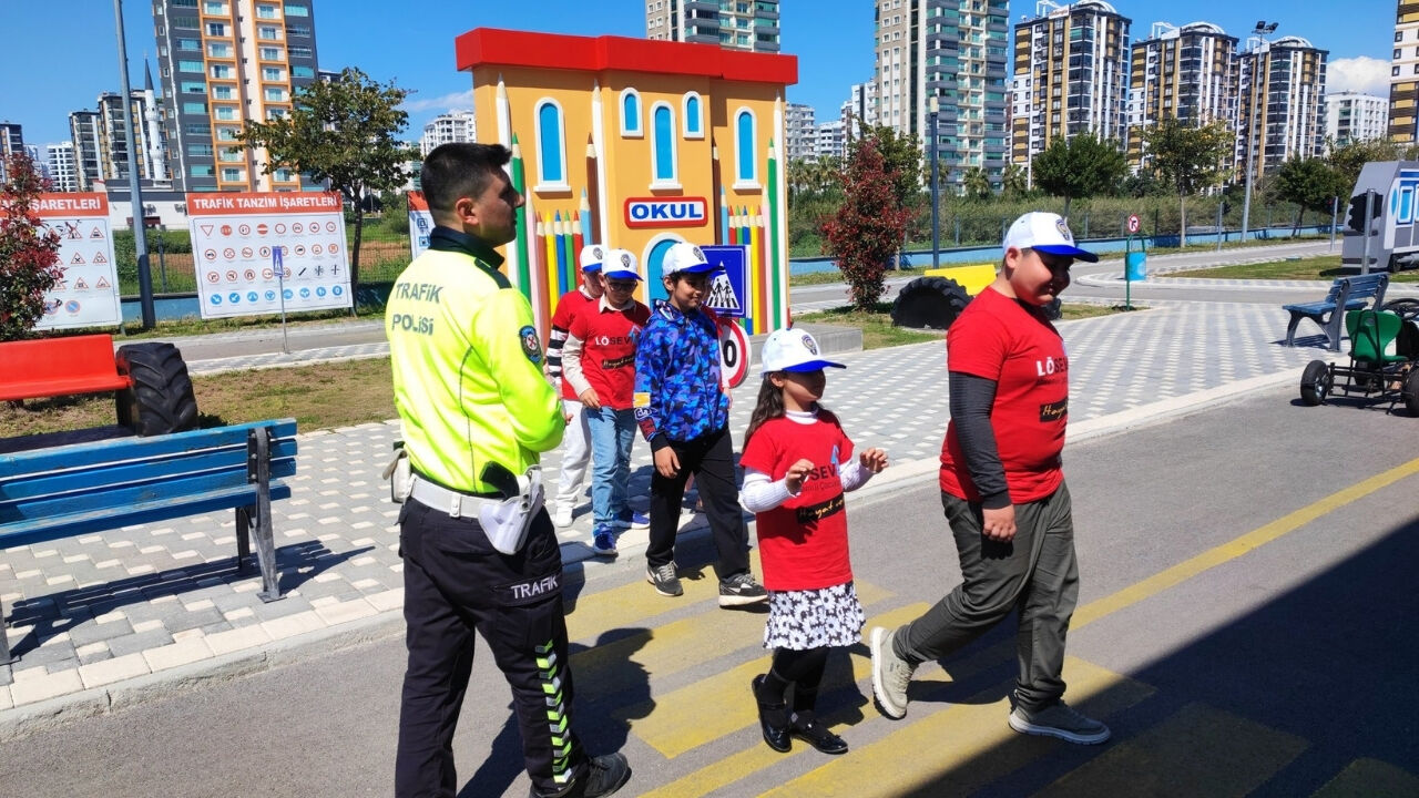 Adana Emniyeti’nden Lösev’li Miniklere Trafik Eğitimi (1)