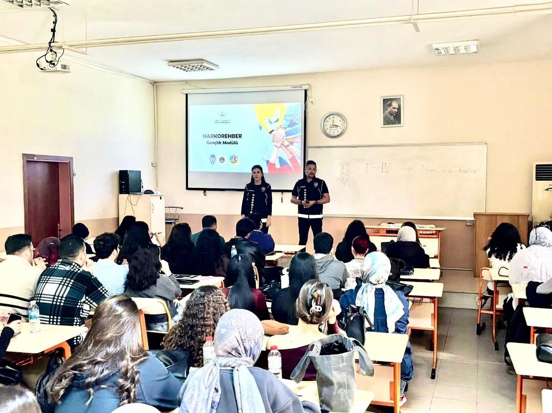 Adana Emniyeti’nden Üniversitede Narkotik Bilgilendirmesi (2)