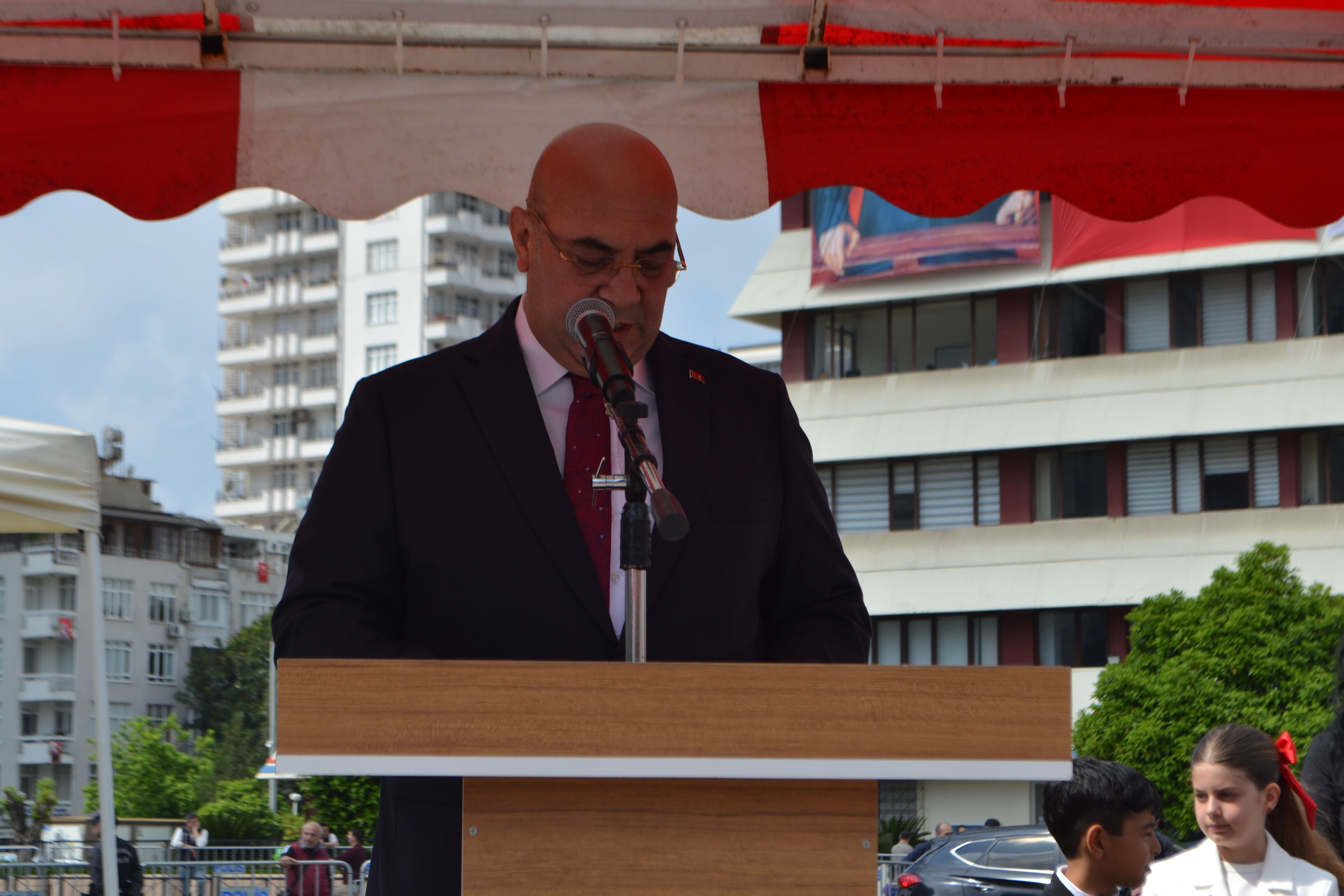 Adana’da 23 Nisan Coşkusu Geleceğin Teminatı Çocuklar Meydanları Doldurdu! (1)