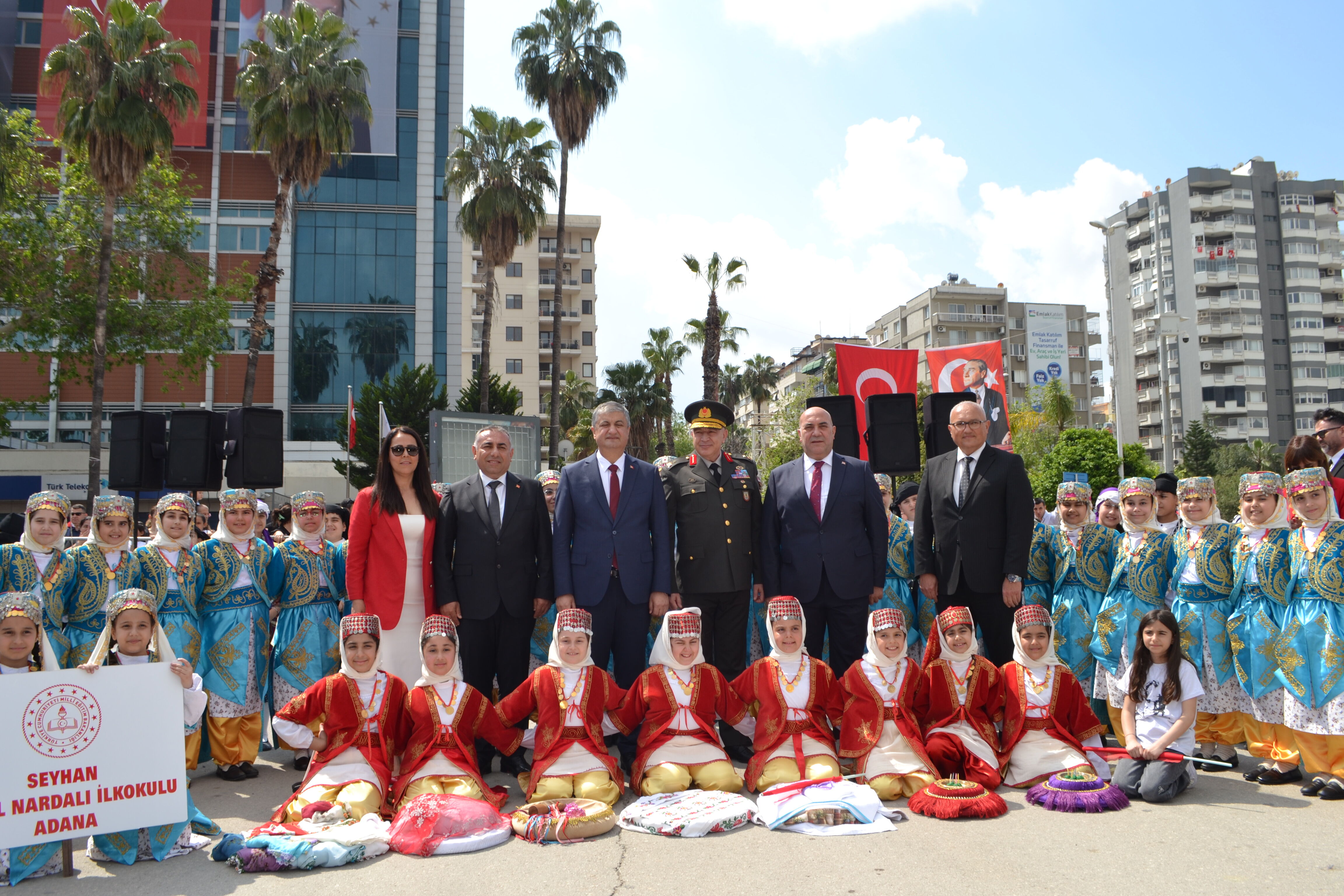 Adana’da 23 Nisan Coşkusu Geleceğin Teminatı Çocuklar Meydanları Doldurdu! (3)