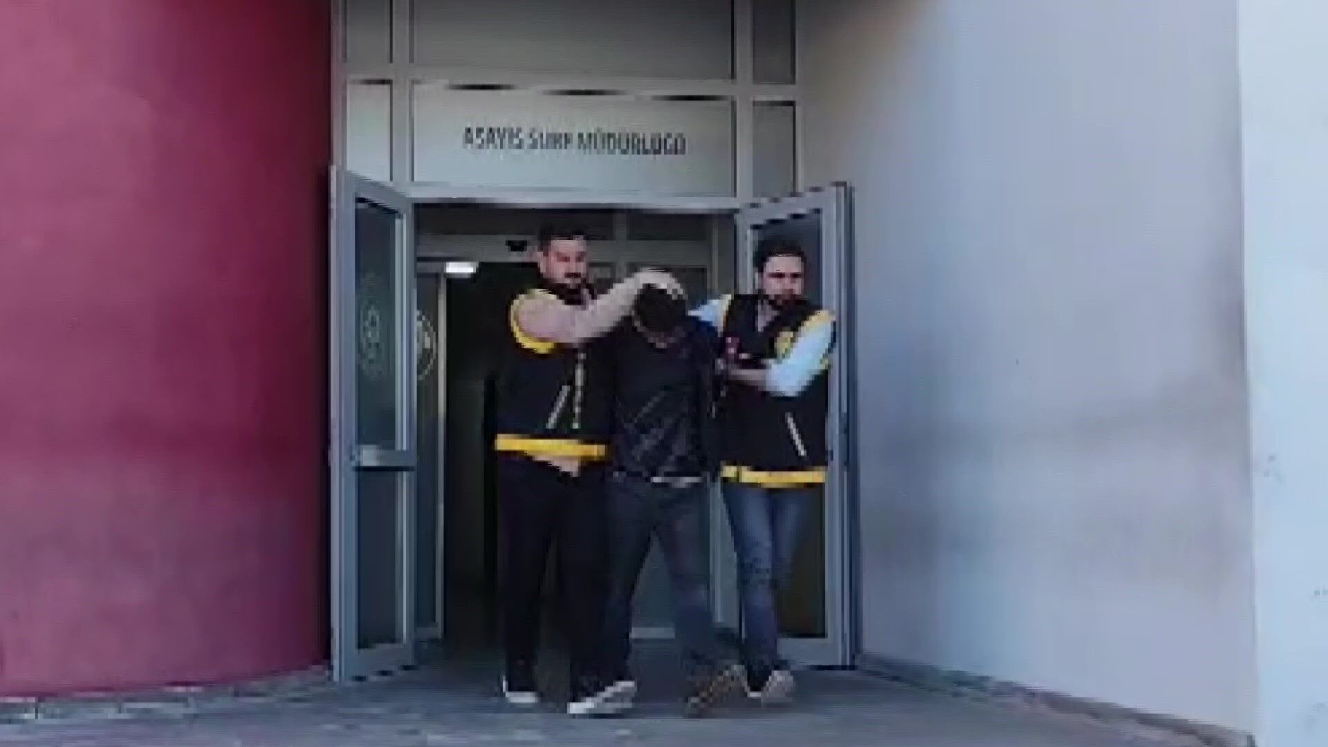 Adana'da Bir Haftada 5 Araç Çalan Hırsız Tutuklandı (1)