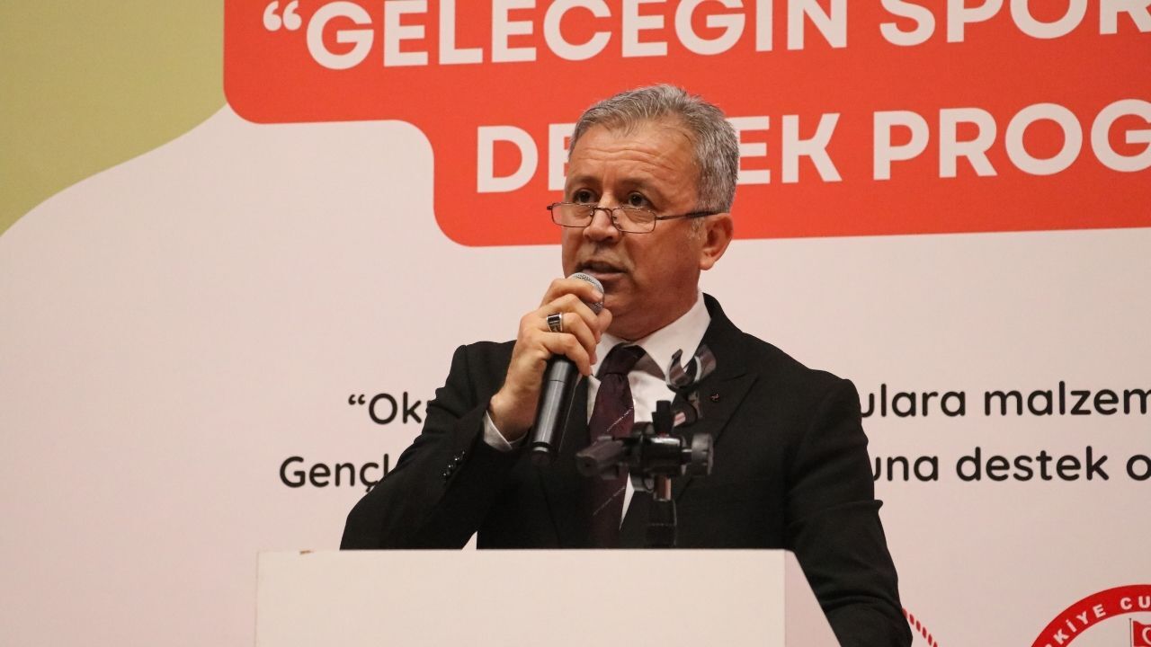 Adana’da Çocuklara Spor Desteği 10 Bin Malzeme Dağıtıldı (1)