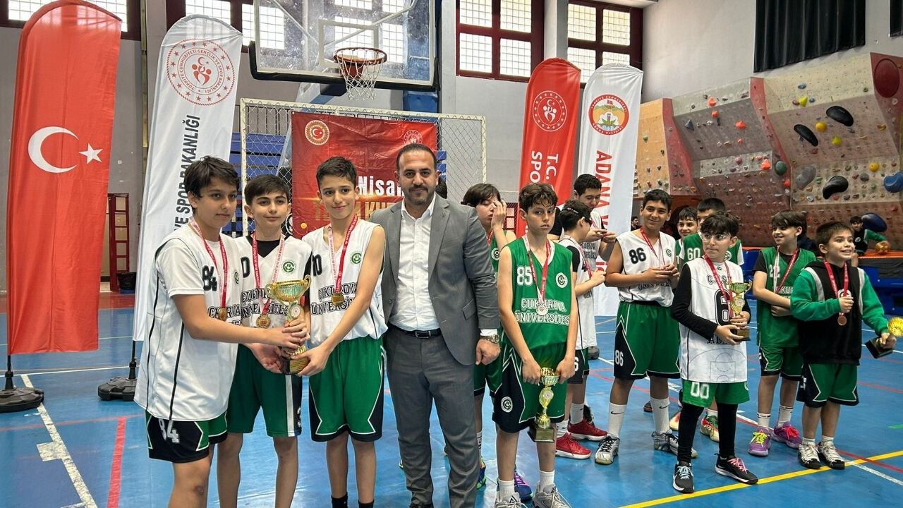 Adana'da Genç Basketbolcular 23 Nisan Için Sahaya Çıktı (1)