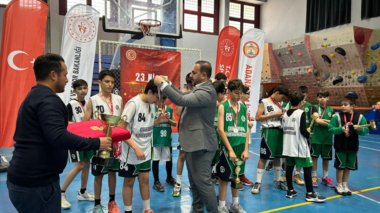 Adana'da Genç Basketbolcular 23 Nisan Için Sahaya Çıktı (2)