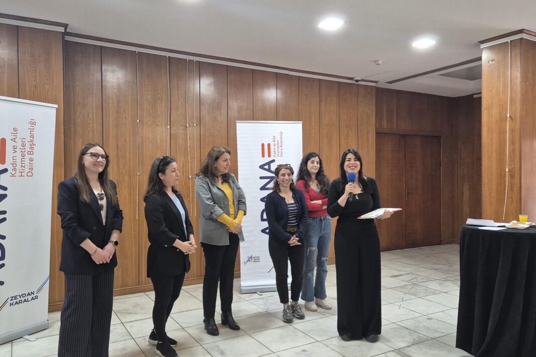 Adana’da Kadının İnsan Hakları Eğitimi Tamamlandı 3 Adana’da Kadının İnsan Hakları Eğitimi Tamamlandı (2)