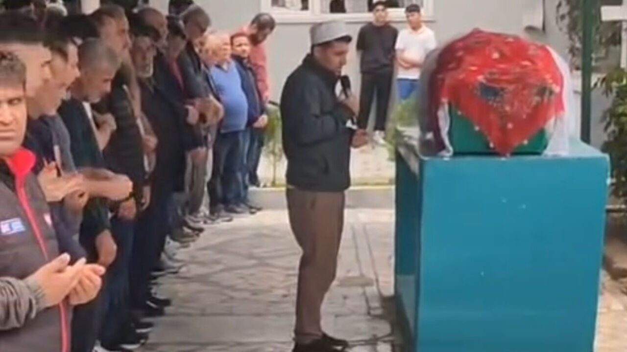 Adana'da Motosiklet Kazasında 16 Yaşındaki Zeynep Hayatını Kaybetti (1)