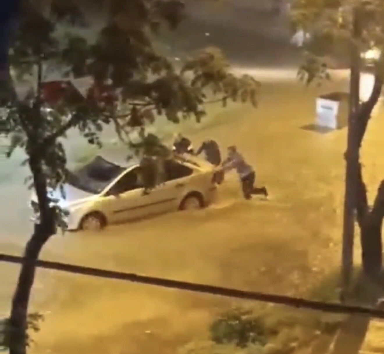 Adana’da Sağanak Hayatı Felç Etti Sokaklar Göle Döndü (1)