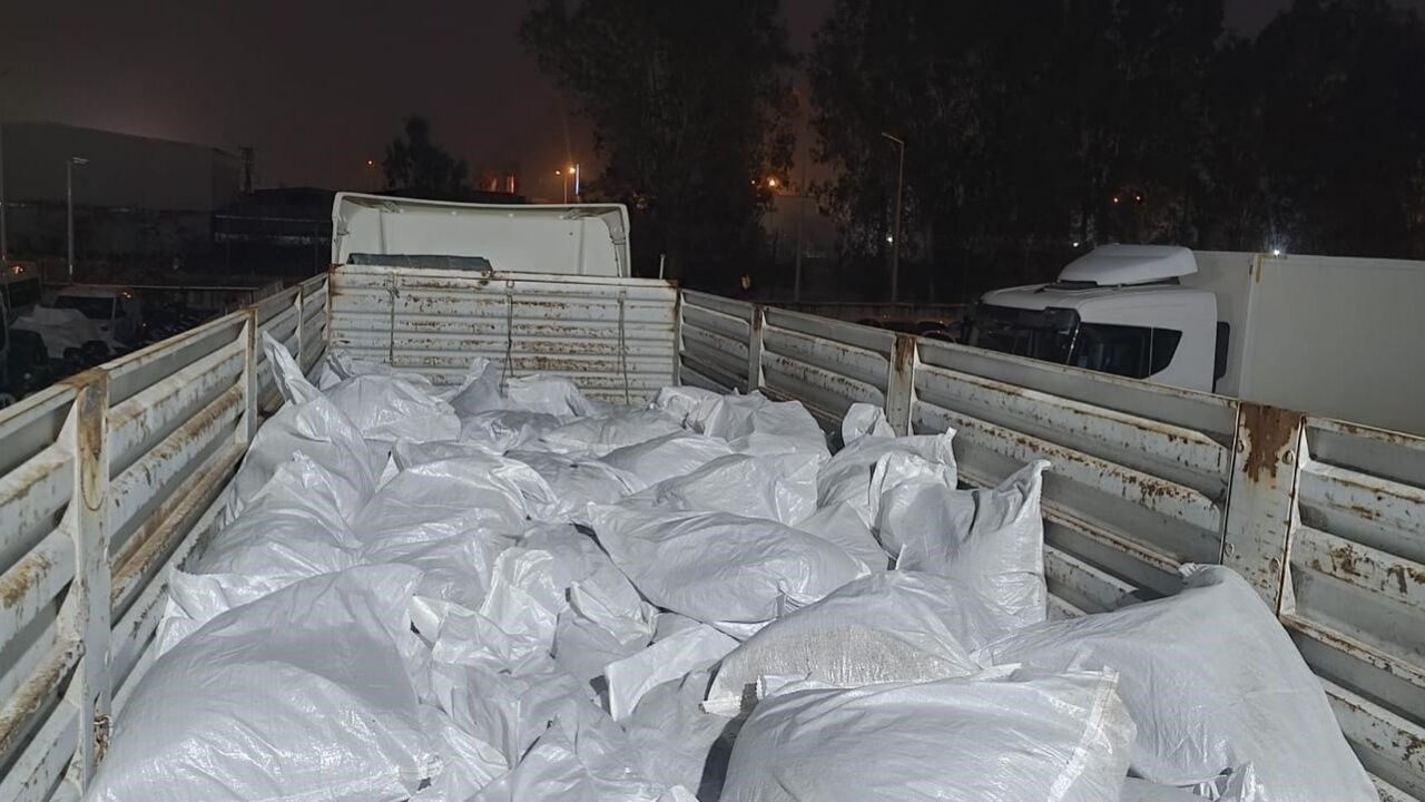 Adana'da Tırdan 4 Ton Kaçak Tütün Ele Geçirildi