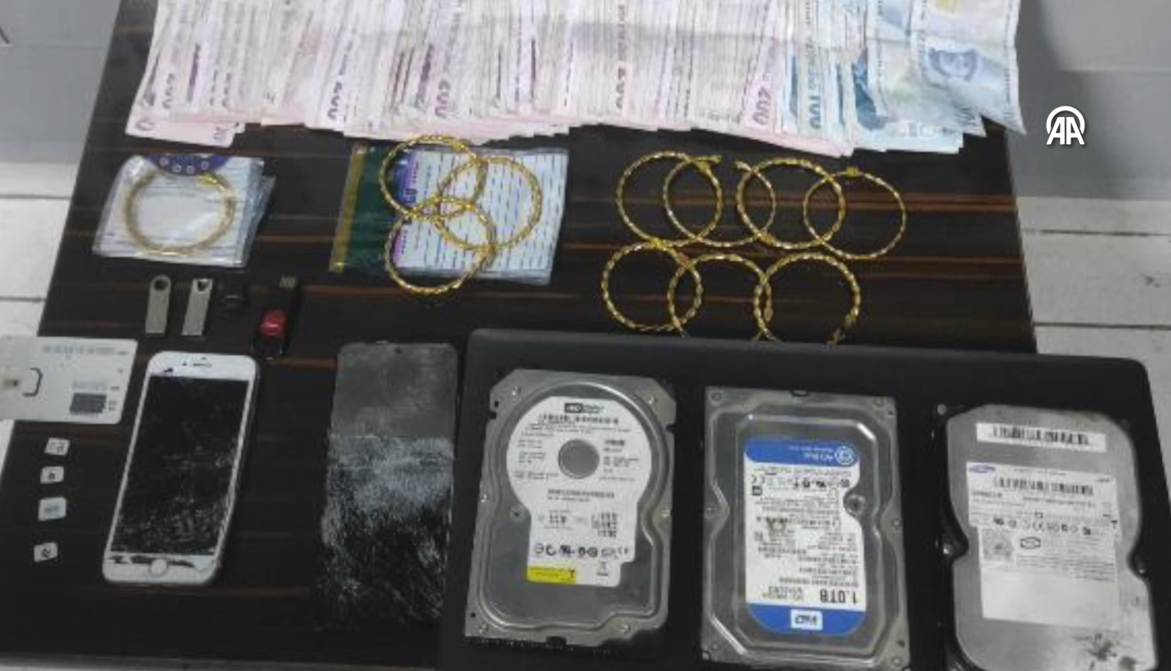 Adana’da Yaşlı Kadına “Polis” Tuzağı Altınları Alıp Kaçtılar (2)