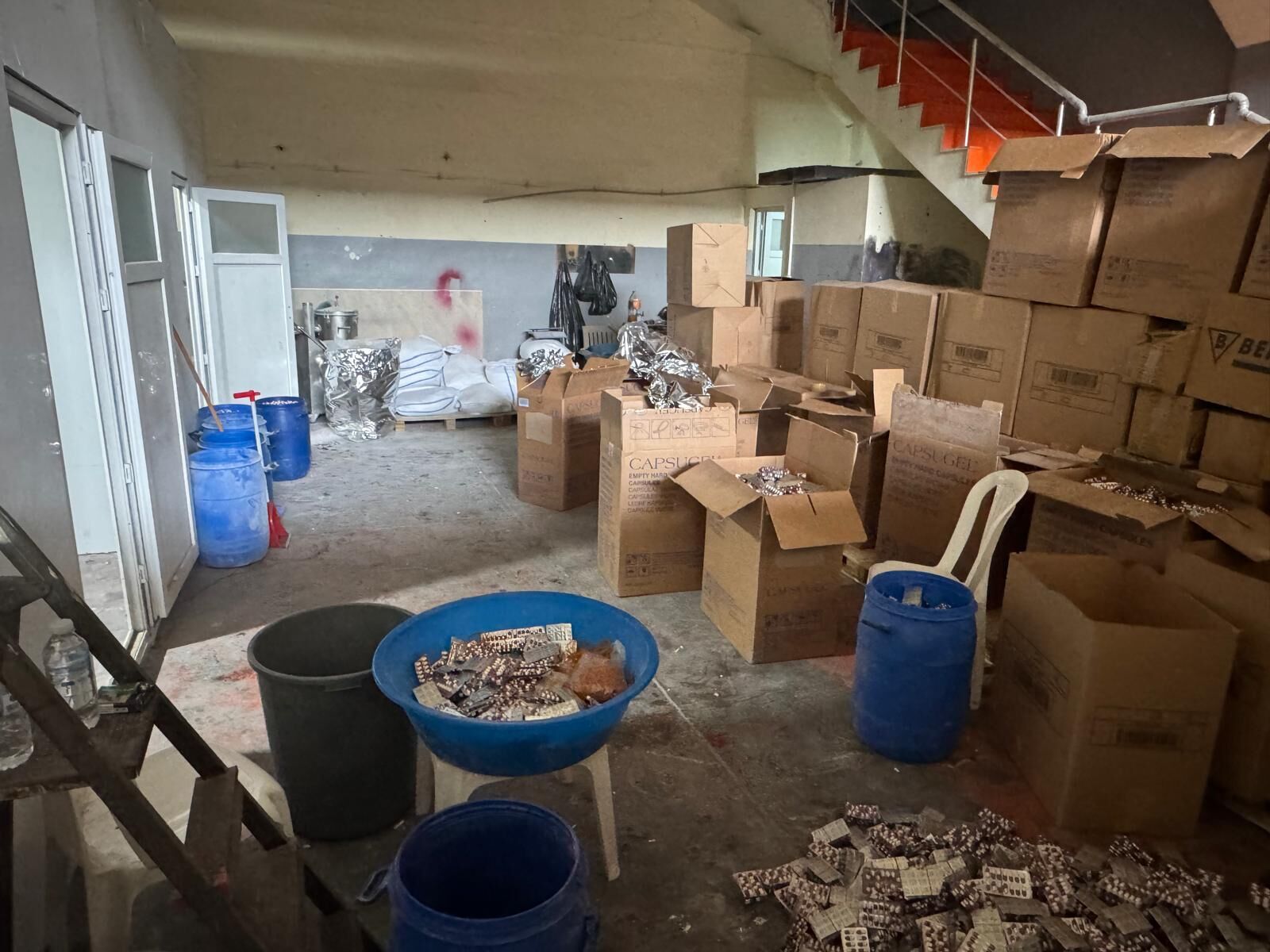 Adana’da Zehir Fabrikasına Darbe 703 Bin Hap Ele Geçirildi (2)