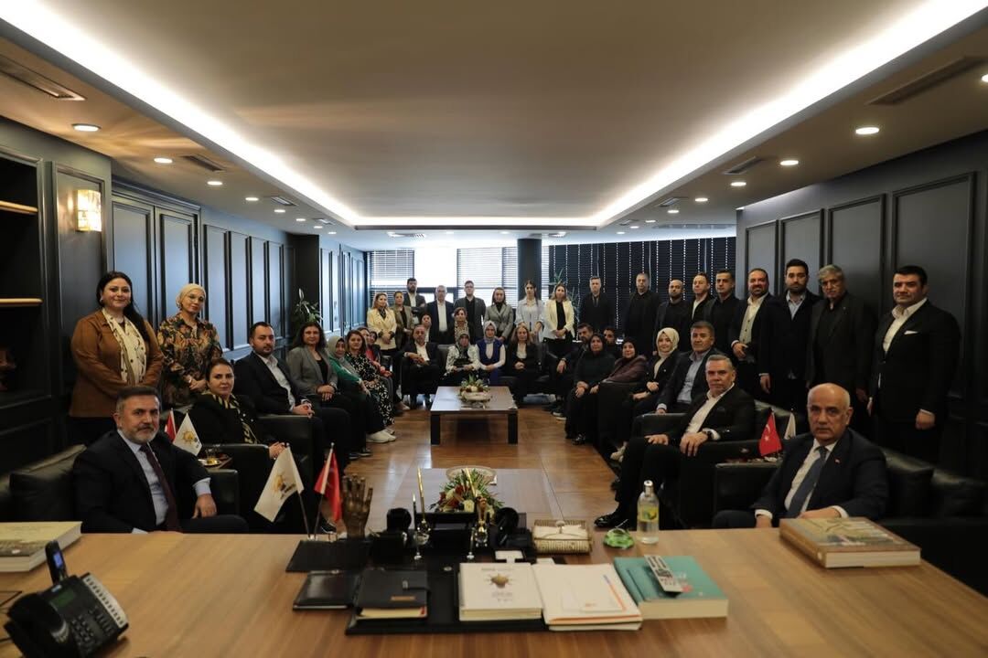 Ak Parti Adana’da Önemli Konuk Eski Bakan Kirişci’den İl Başkanlığına Ziyaret (2)