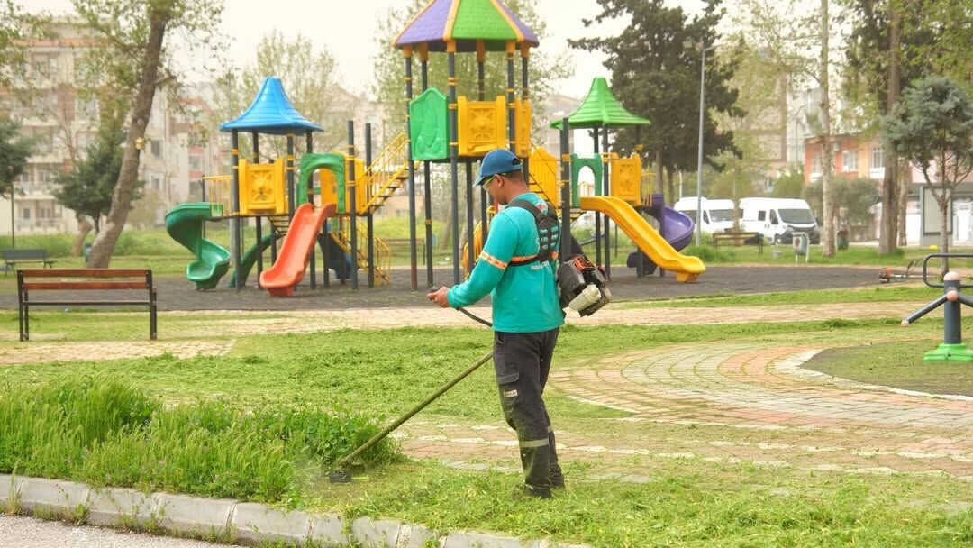 Ceyhan’da Konfor Ve Güzellik Artıyor Parklar Ve Yollar Elden Geçiyor (7)