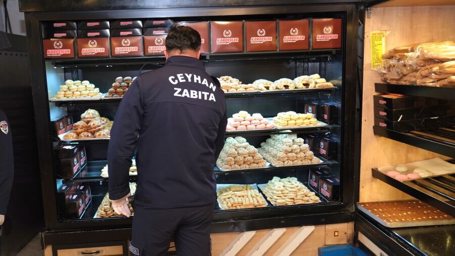 Ceyhan'da Zabıta Ekiplerinden Hijyen Ve Ruhsat Operasyonu (2)-1