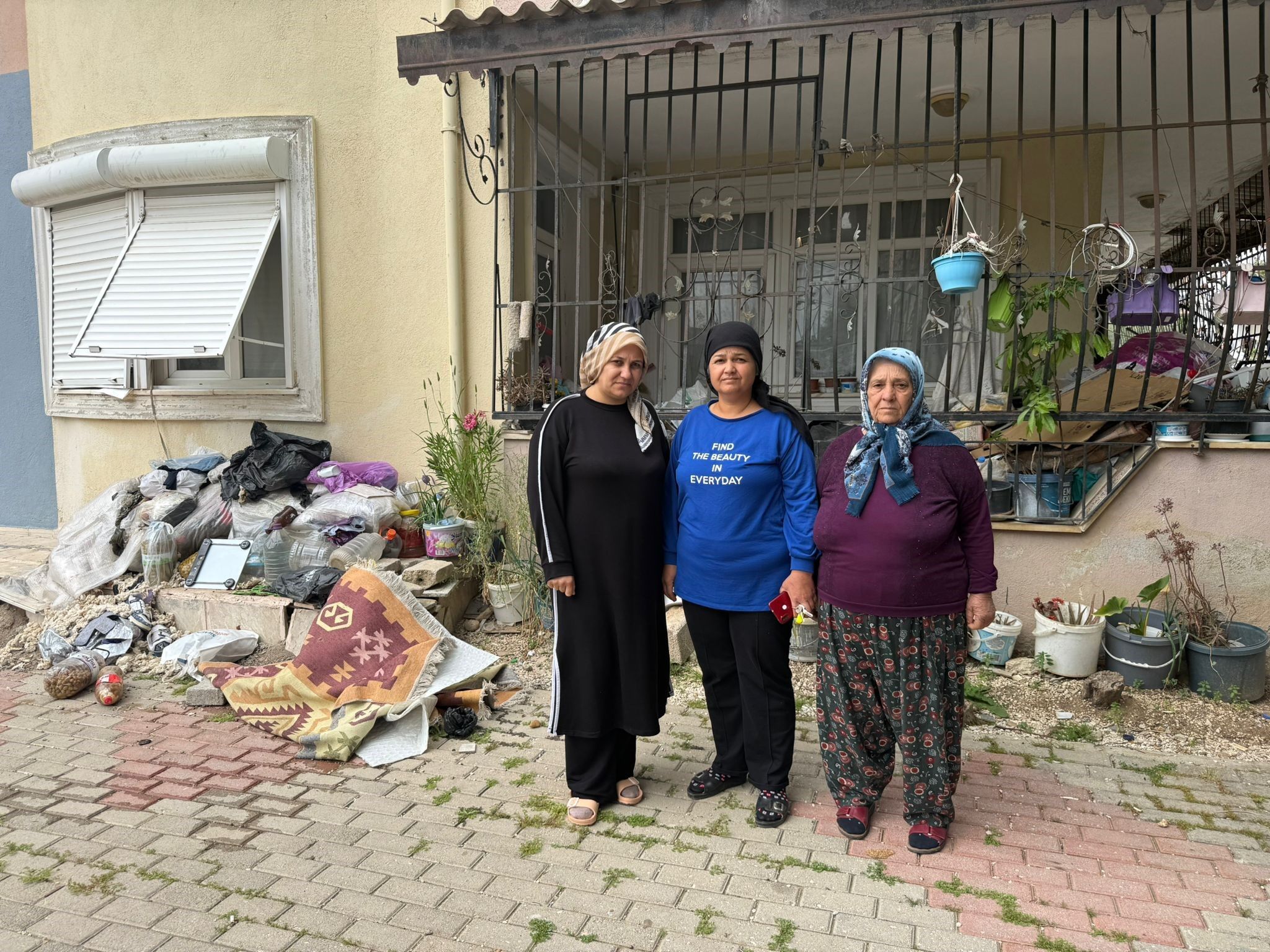 Çöp Ev Kabusu Büyüyor Apartmanı Fare Ve Böcek Bastı (1)-1