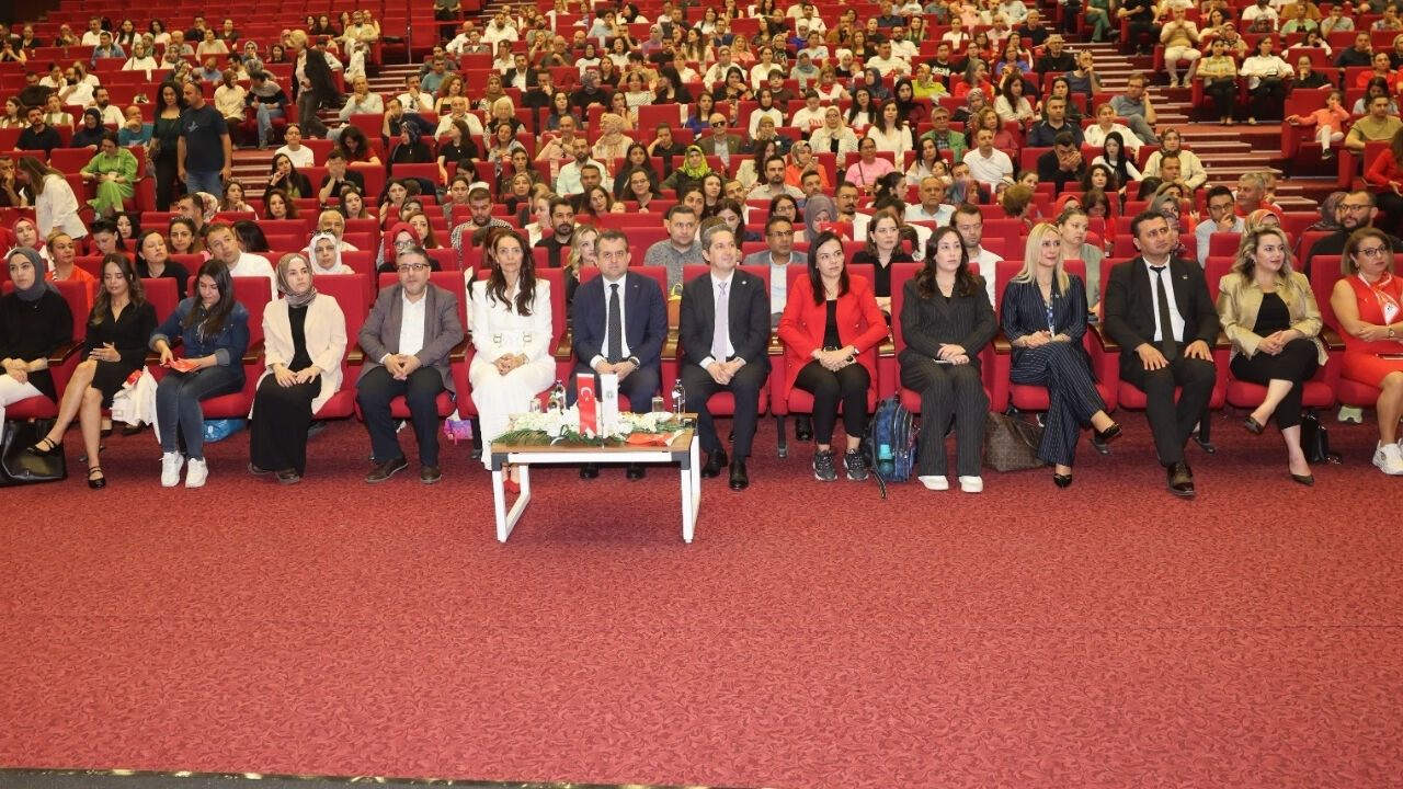Çü’de 23 Nisan Coşkusu Miniklerden Unutulmaz Gösteri