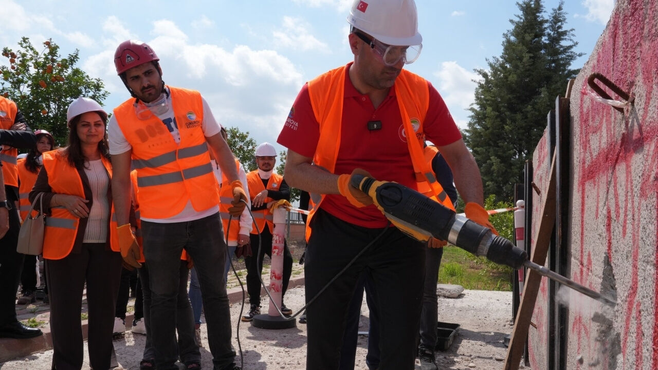 Çukurova Belediyesi’nden Afet Bilincine Tam Destek (3)