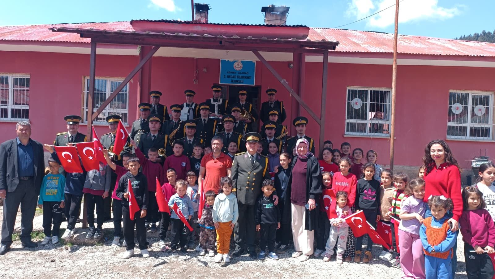 Minik Kalplerde Vatan Sevgisi Aladağ’da Bando Coşkusu! (1)