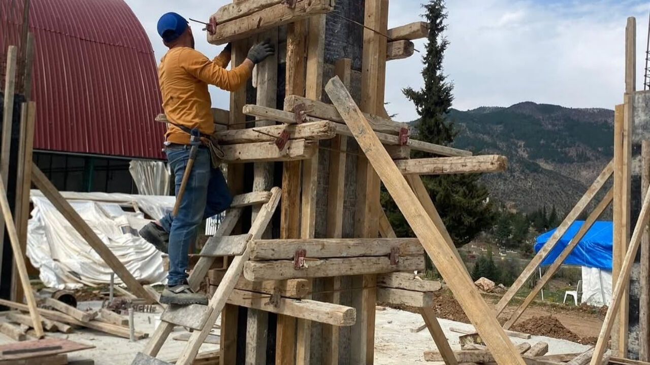 Saimbeyli’de Gençlik Merkezi Inşaatı Sürüyor (1)