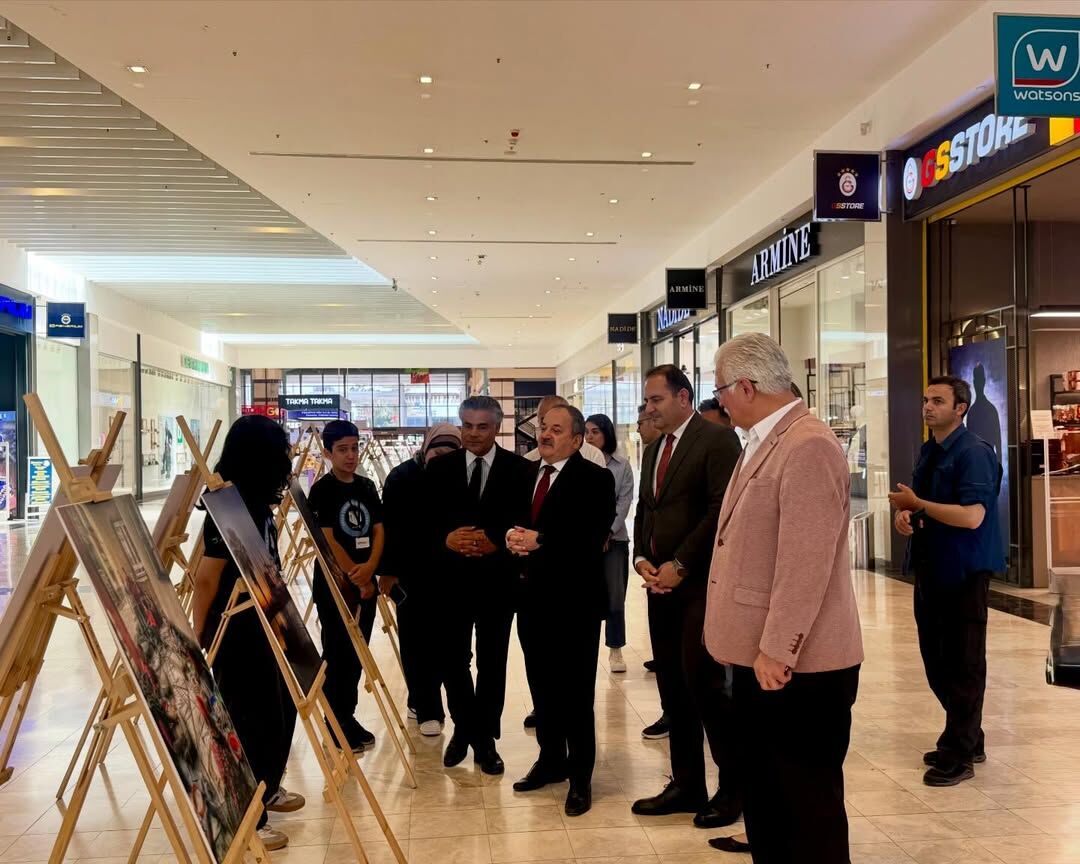 Seyhan’da Gençlerin Gözünden Adana Kaymakam İnci’den Sergiye Ziyaret (4)