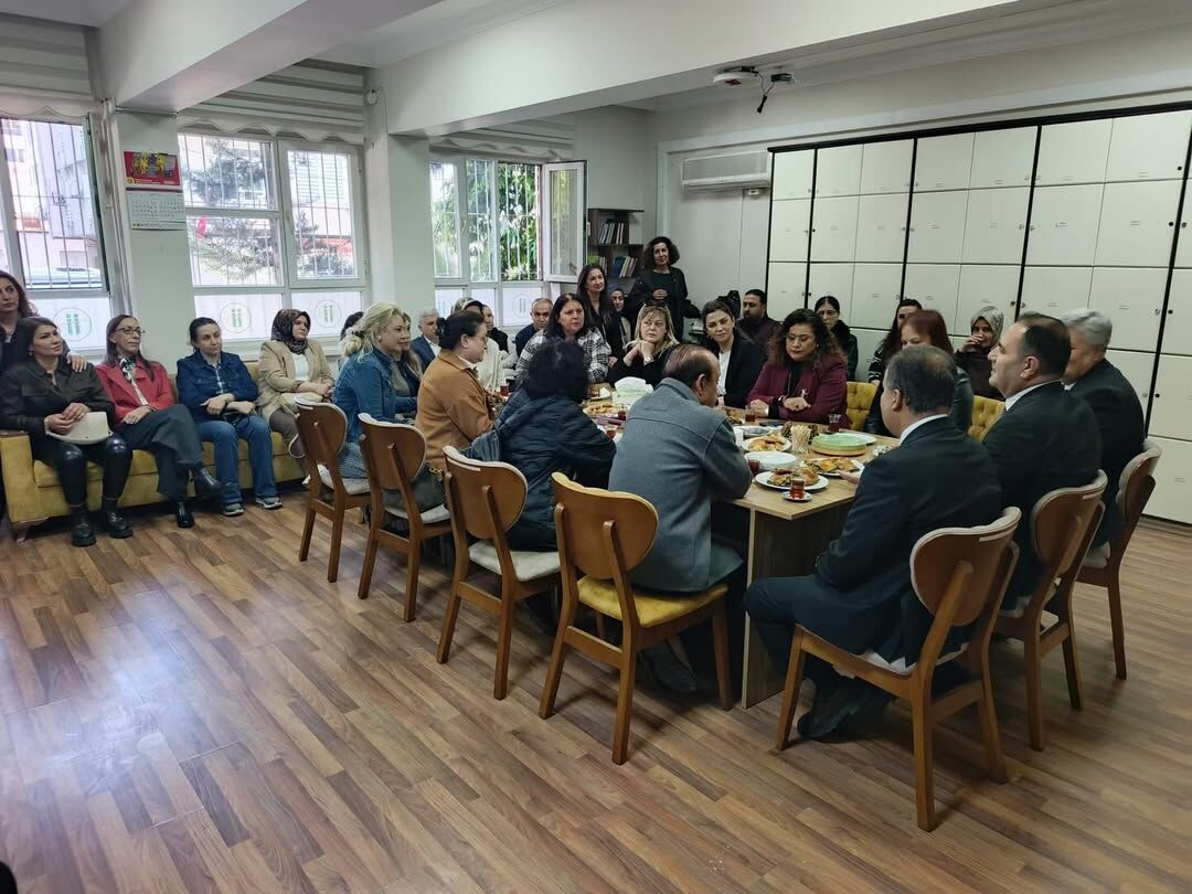 Seyhan’da Haftaya Anlamlı Başlangıç Öğrencilerle İstiklal Marşı Töreni (1)