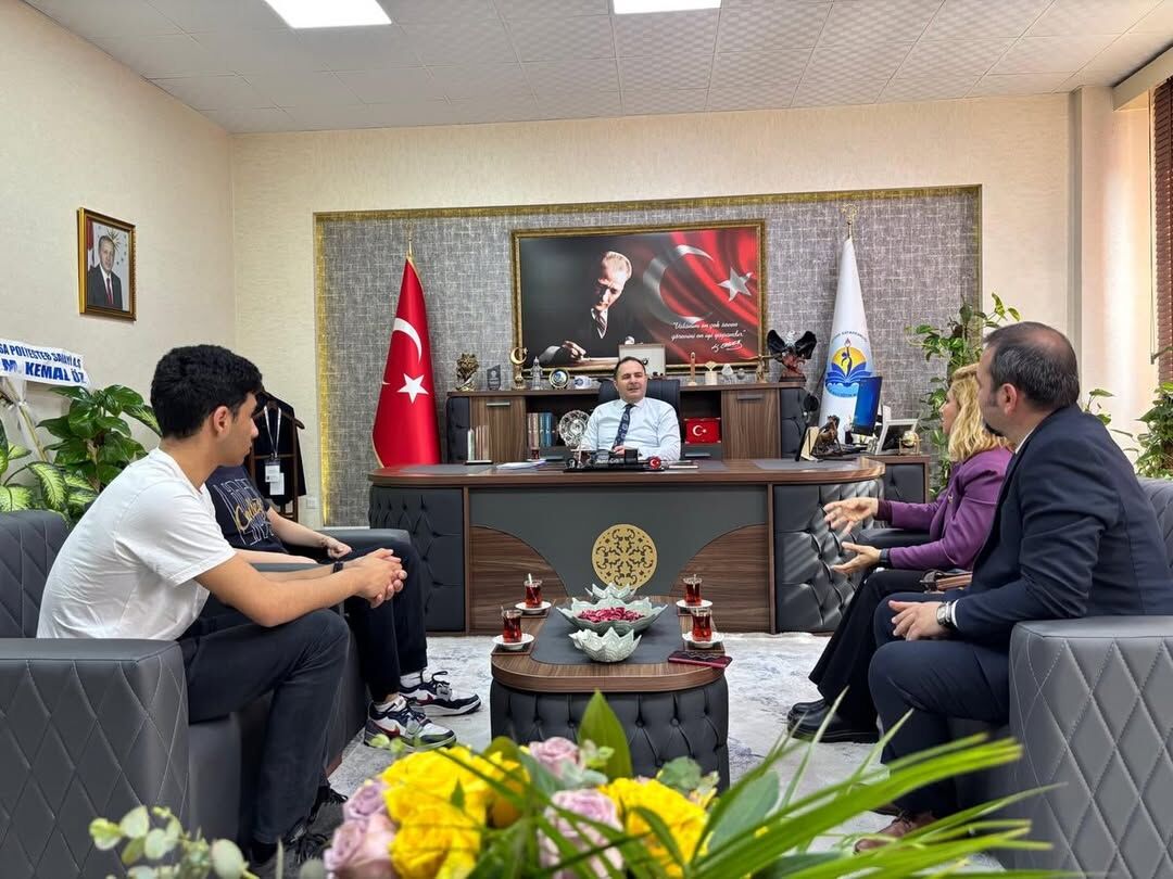 Seyhan’ın Genç Dehalarından Uluslararası Başarı Robotik Takımı Makamda Ağırlandı (1)