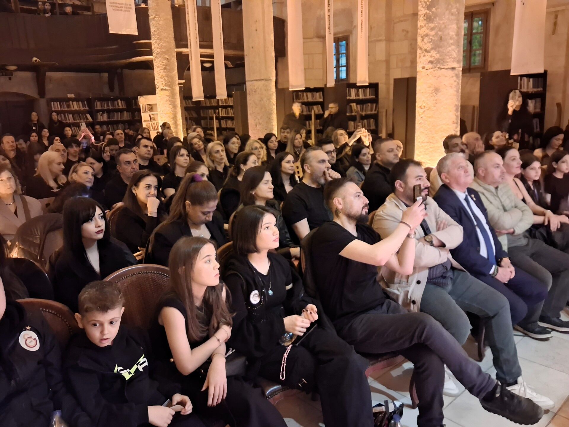 Türkiye’de Bir Ilk Adana'da İl Halk Kütüphanesinde Rock Konseri2