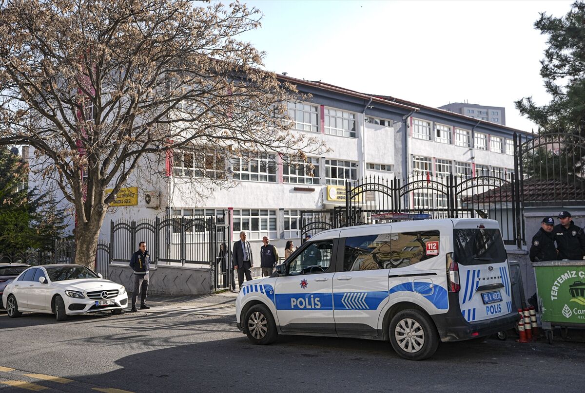 Ülke Genelinde Okul Önlerinde En Az Iki Polis Görevlendirildi1