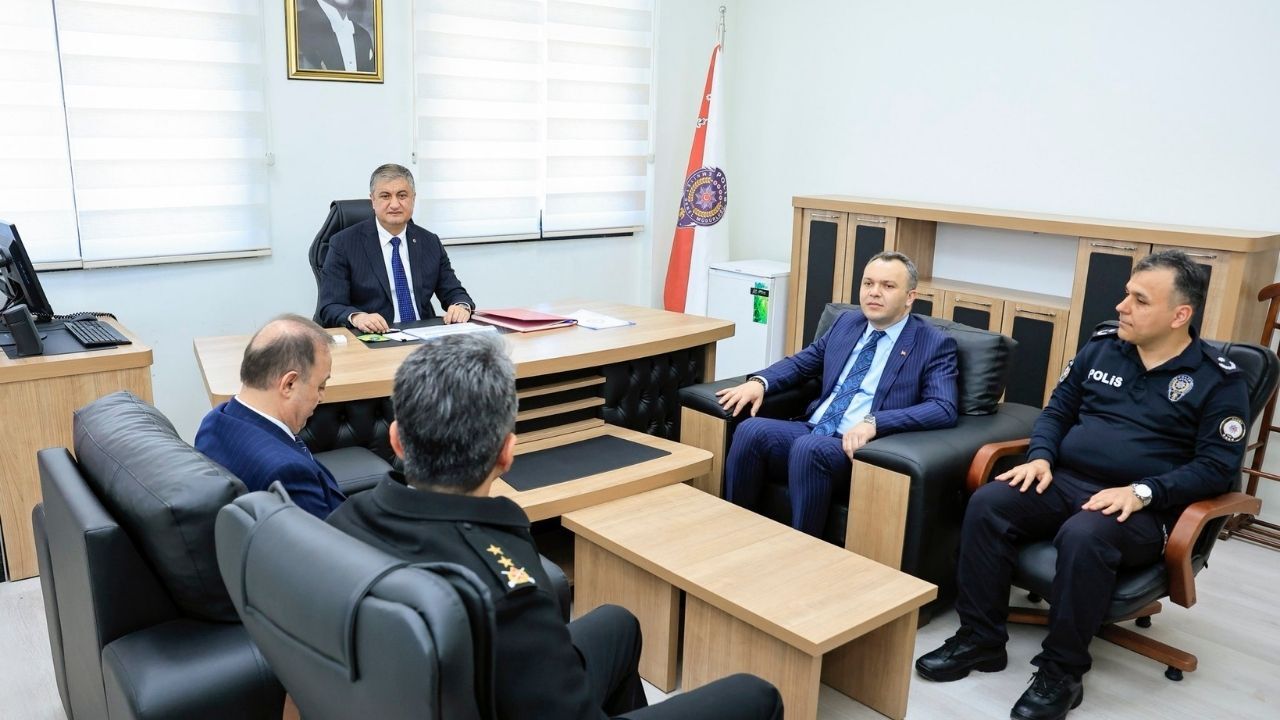 Vali Yavuz Yumurtalık’ta Emniyet Birimleriyle Buluştu (1)