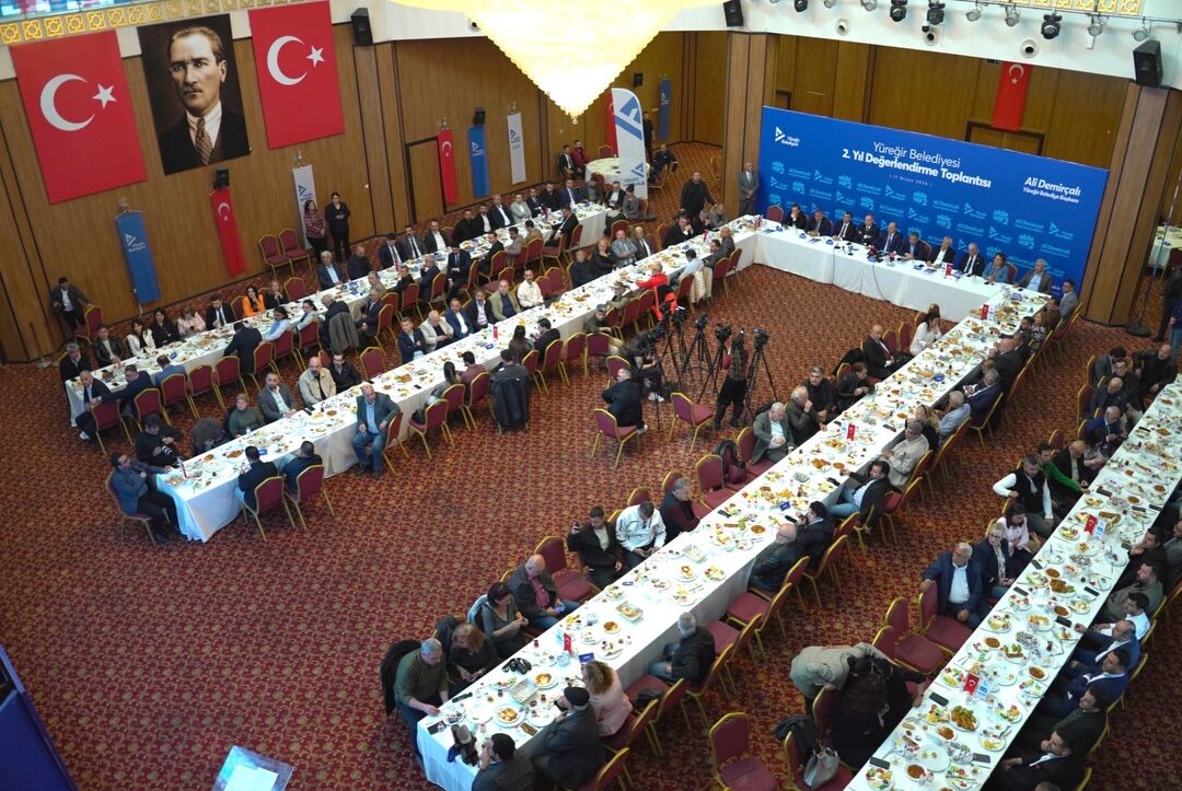 Yüreğir’de “Elde Var 2” Toplantısı İki Yıllık Hizmetler Masaya Yatırıldı (2)