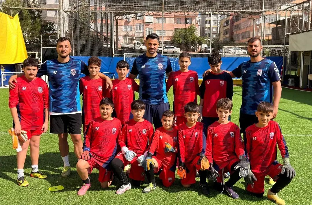01 Kaleci Akademisi Yeni Yeteneklerini Bekliyor