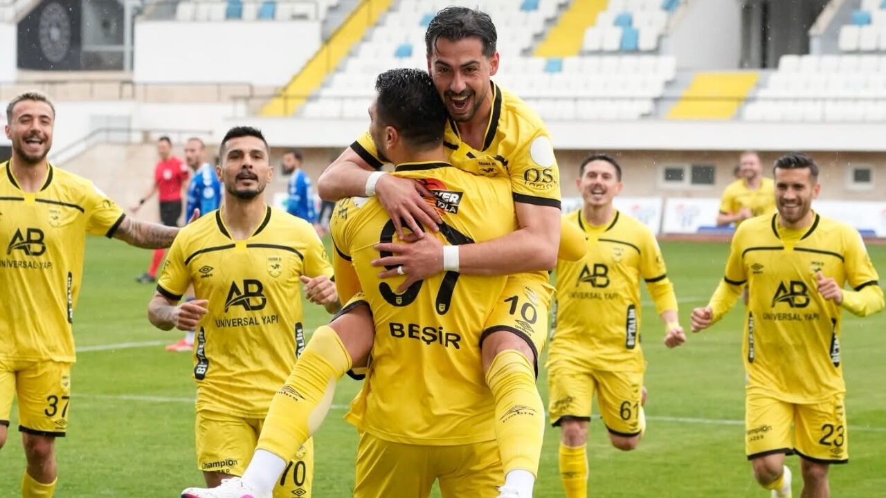 Adana 01 Fk Yeni Sezon Için Kolları Sıvadı (1)