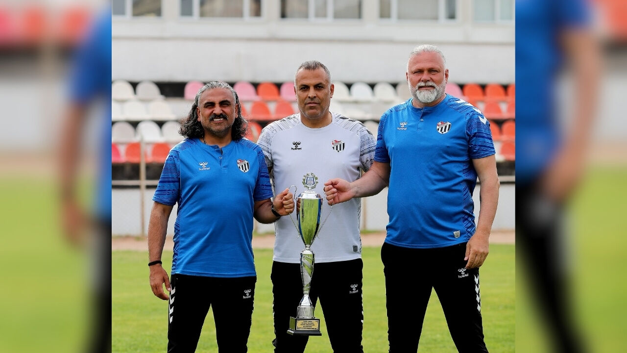 Adana Futbolunun Yaşayan Efsanesi Alper Yeşil Başarılarına Yenilerini Ekliyor (5)