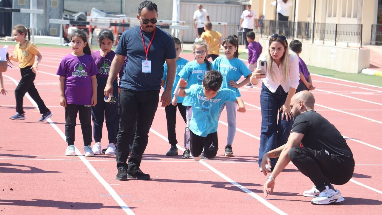Adana’da 1500 Öğrenci Geleneksel Oyunlarda Yarıştı (2)