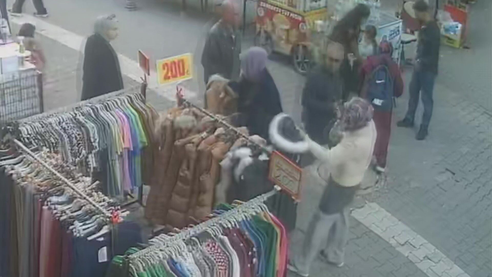 Adana'da Ev Soygunu Güvenlik Kamerasına Yakalandı (2)