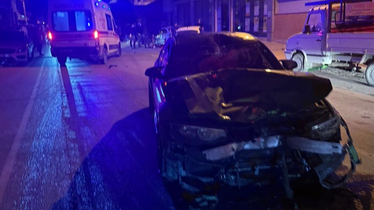Adana'da Feci Kaza Motosikletli Genç Hayatını Kaybetti (2)