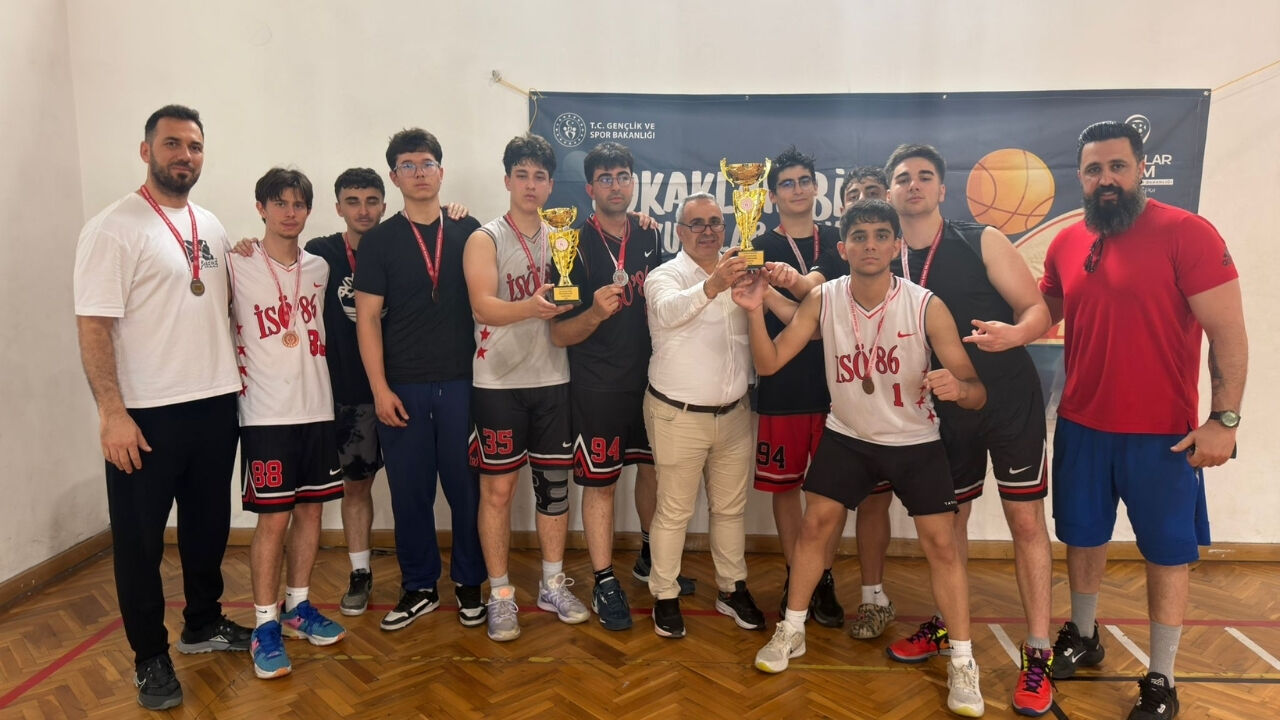 Adana’da Genç Basketbolcular Parkede Kıyasıya Yarıştı (1)