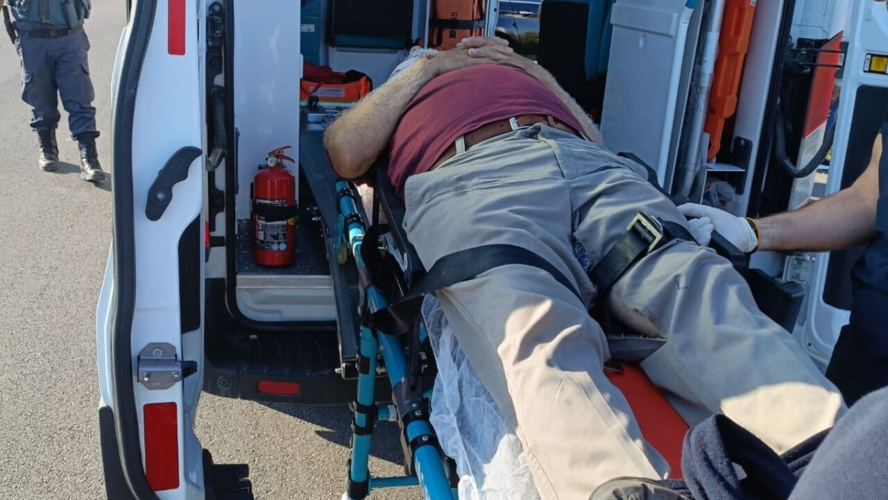 Adana'da Iki Suv Tipi Araç Kafa Kafaya Çarpıştı!