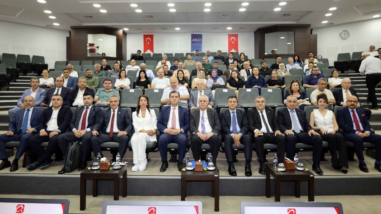 Adana’da Iş Dünyasına Kritik Uyarı Kağıt Fatura Dönemi Bitiyor (3)