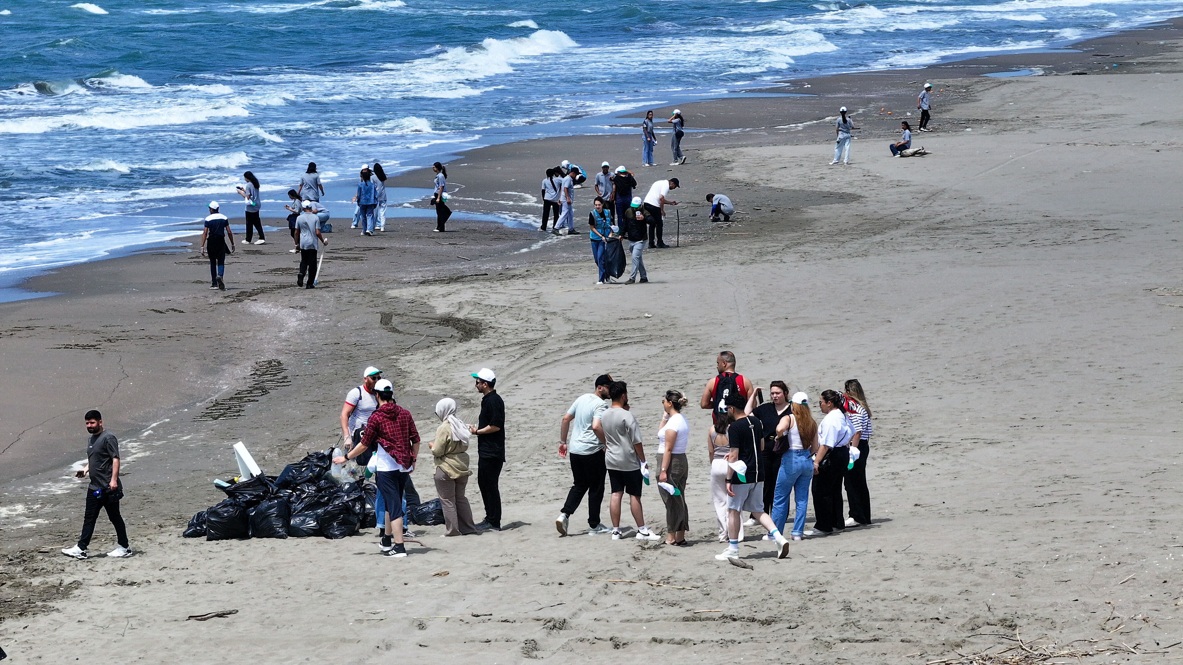 Adana’da Öğrenciler Deniz Kaplumbağaları Için Sahili Temizledi (3)