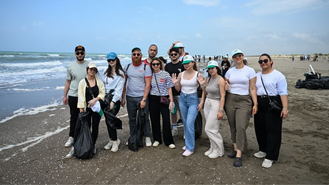Adana’da Öğrenciler Deniz Kaplumbağaları Için Sahili Temizledi