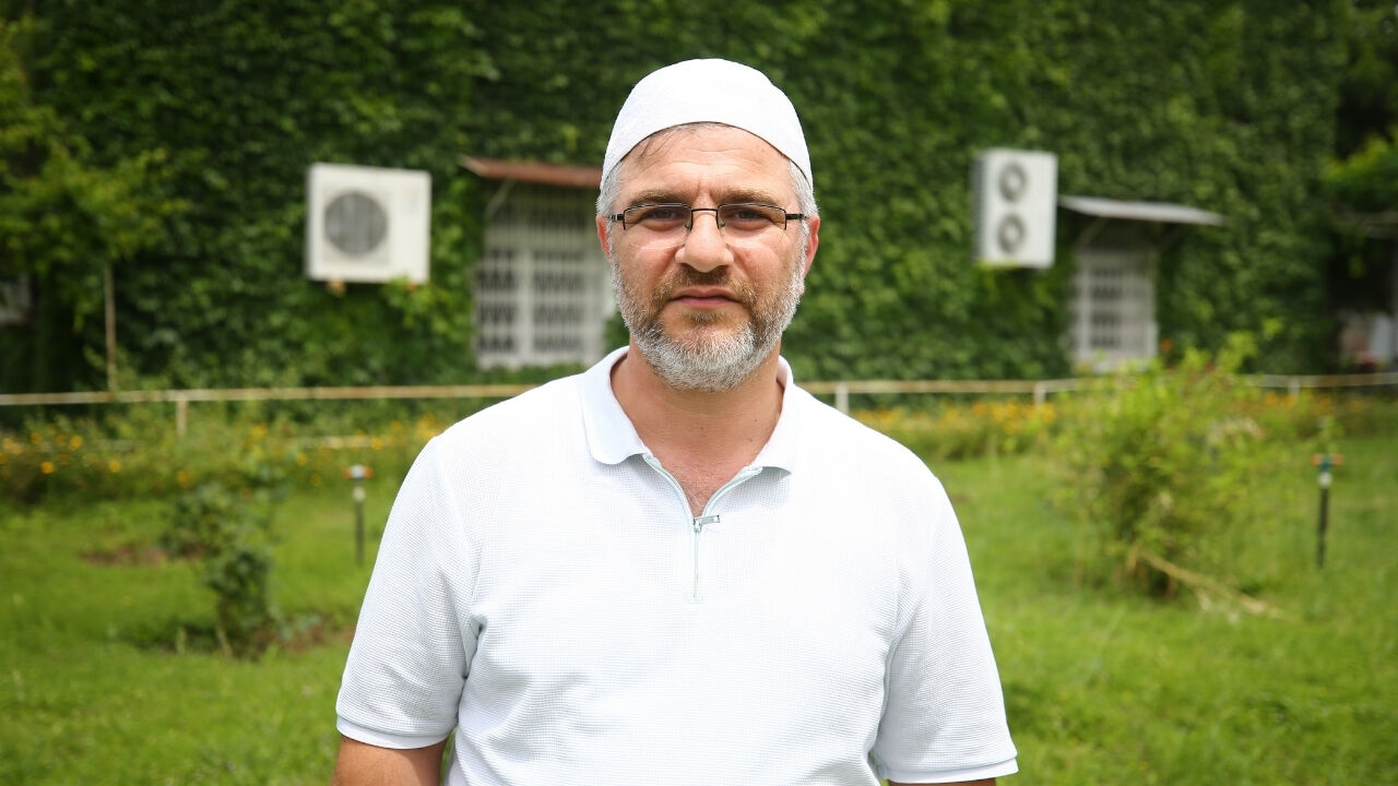 Adana'da Sarmaşık Kaplı Cami Baharla Yeşile Büründü (2)