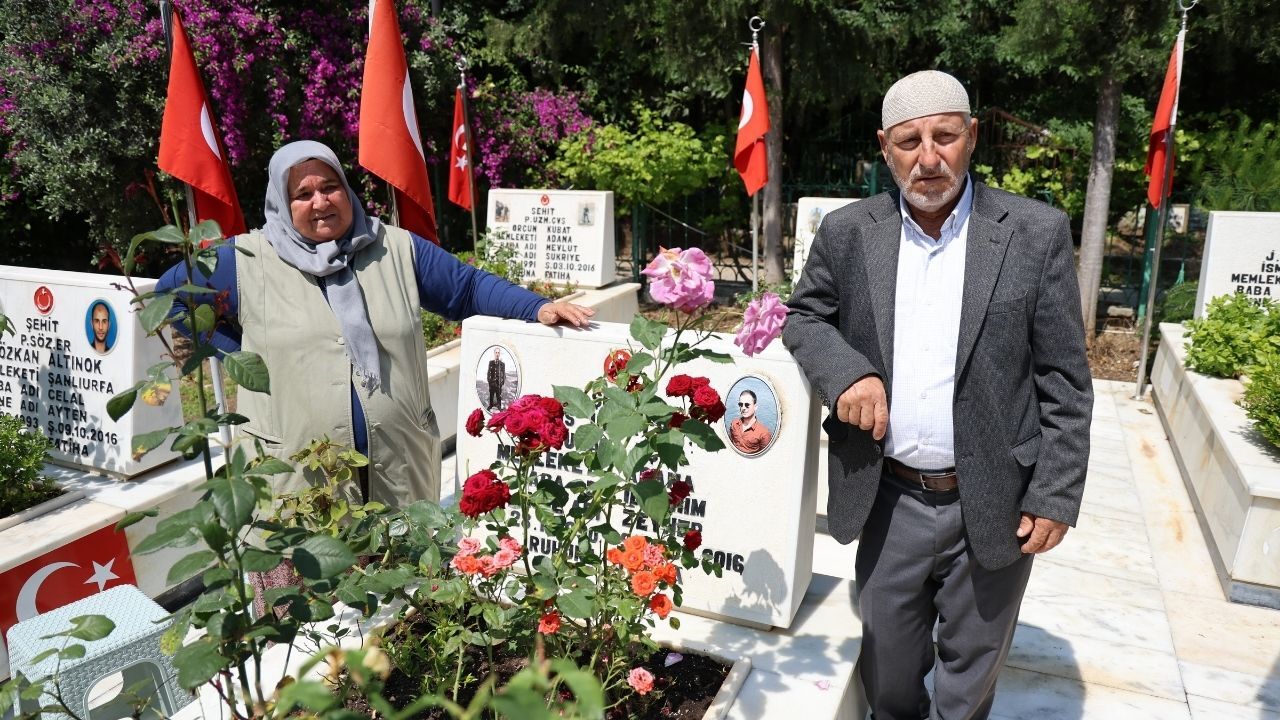 Adana’da Şehitlikte Hüzünlü Bayram Gözyaşları Sel Oldu (1)
